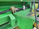 John Deere 852 bálázó