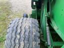 John Deere 852 bálázó