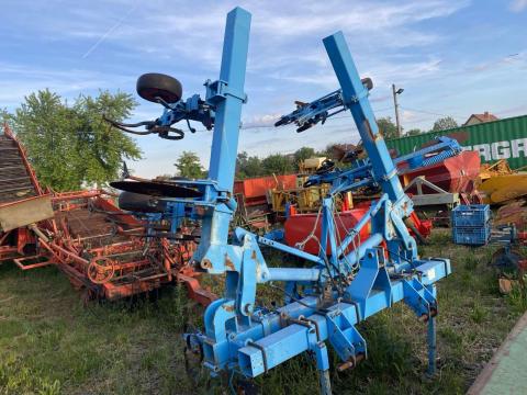 MONOSEM 6 soros Rugóskapás Sorközművelő Kultivátor MONOSEM 6 soros Rugóskapás Sorközművelő Kultivátor