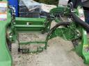 John Deere 320R homlokrakodó