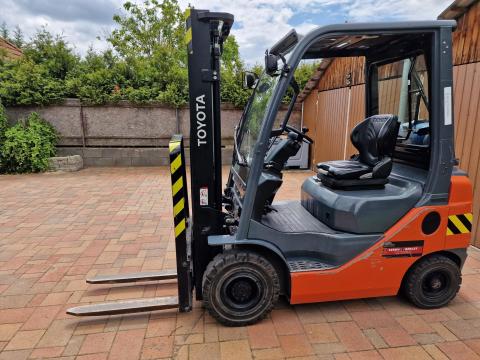 TOYOTA gázüzemű villástargonca TOYOTA gázüzemű villástargonca