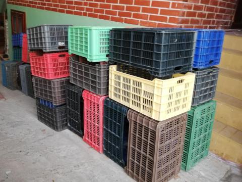 Eladó használt műanyag 30-as rekesz