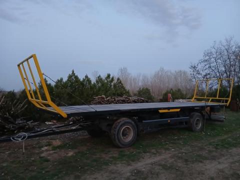 Bálaszállitó pótkocsi csere széna Bálaszállitó pótkocsi csere széna