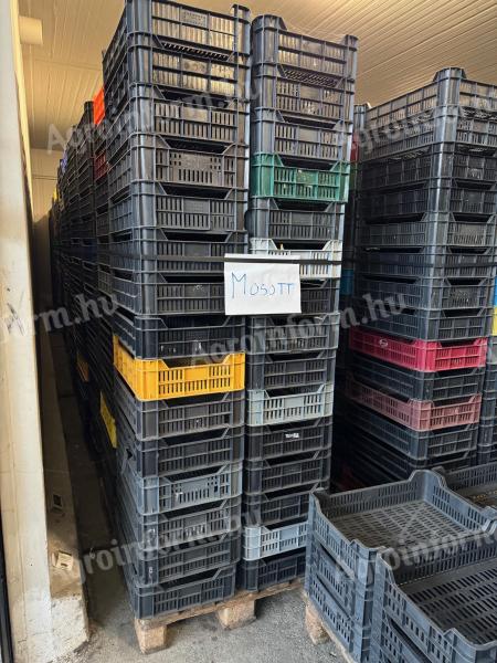 M10 műanyag rekesz eladó, mosott, raklapon pántolva, hűtőházban tárolva