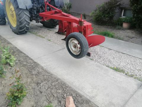 Keceli gyártású IH 3 fejes eke eladó Keceli gyártású IH 3 fejes eke eladó