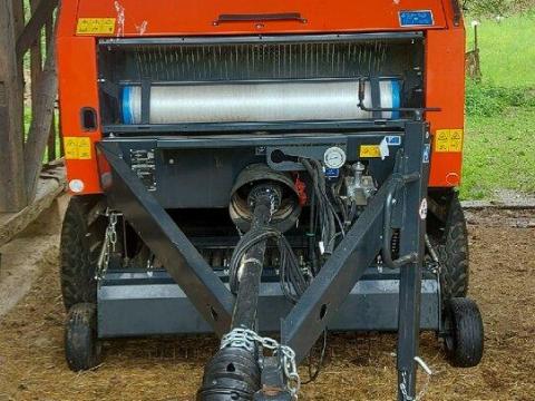 Bálázógép Kuhn FB 119 eladó 16 900 € Bálázógép Kuhn FB 119 eladó 16 900 €