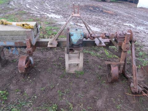 Csemete-suháng külpontos kiemelő gép Csemete-suháng külpontos kiemelő gép