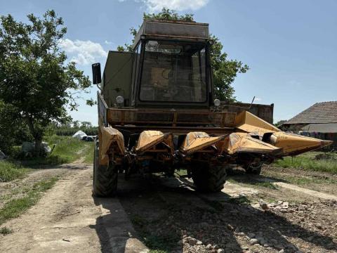 Eladó Fortschritt E514 kukorica és gabona szerelékkel Eladó Fortschritt E514 kukorica és gabona szerelékkel
