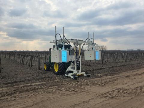 UV BOOSTING TM-2R kettő soros növényvédelmi szőlőművelő gép ÚJDONSÁG! PÁLYÁZHATÓ UV BOOSTING TM-2R kettő soros növényvédelmi szőlőművelő gép ÚJDONSÁG! PÁLYÁZHATÓ