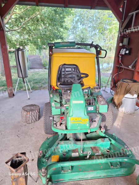 Fűnyíró dízel fűgyűjtéssel