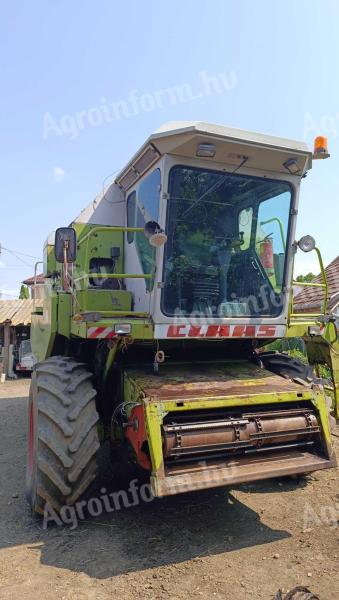 Claas Dominator 106