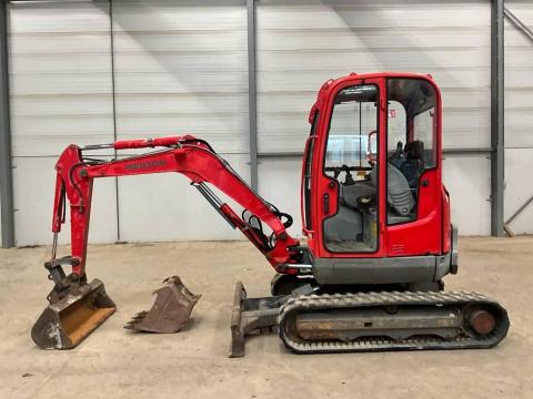 Neuson 28 Z 3 / 2013 / 2 566 h üzemóra / Lízing 20%-tól