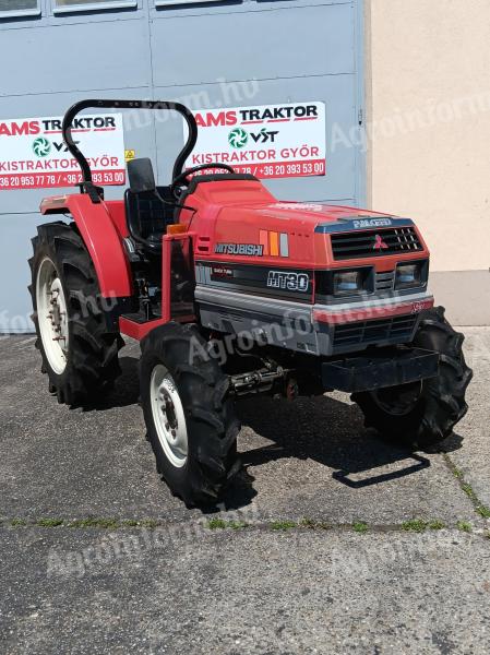 Mitsubishi MT30D irányváltós,  szervós,  összkerékhajtású,  négyhengeres,  30 LE traktor