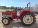 Mitsubishi MT30D irányváltós,  szervós,  összkerékhajtású,  négyhengeres,  30 LE traktor