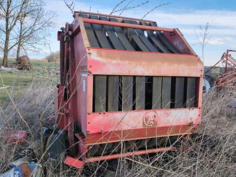 HESSTON bálázó eladó HESSTON bálázó eladó