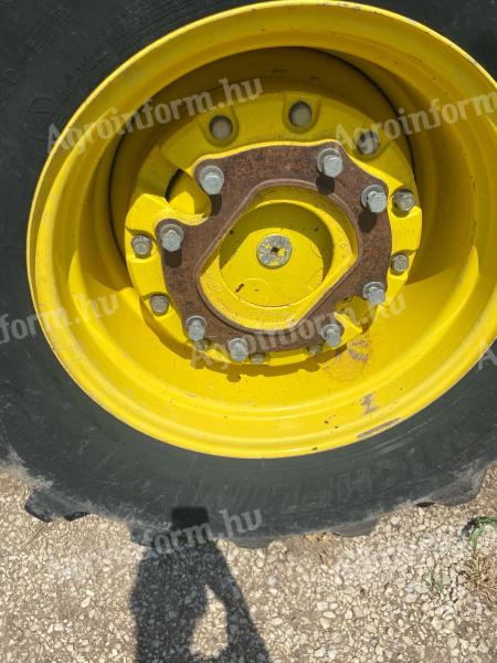 John Deere 8R ikerkerék