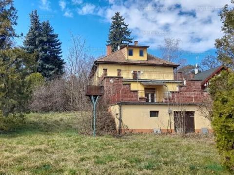 Balatonfüred mellett, vízparttól 70 méterre céges telek régi villaépülettel eladó Balatonfüred mellett, vízparttól 70 méterre céges telek régi villaépülettel eladó