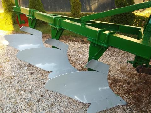 Eke eladó (3 fejes, IH eke) Eke eladó (3 fejes, IH eke)