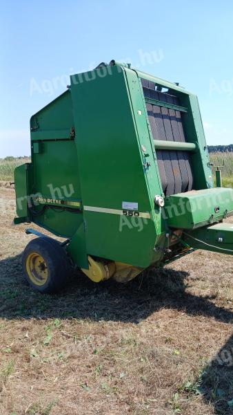 John Deere bálázó