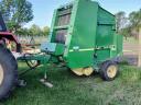 John Deere bálázó