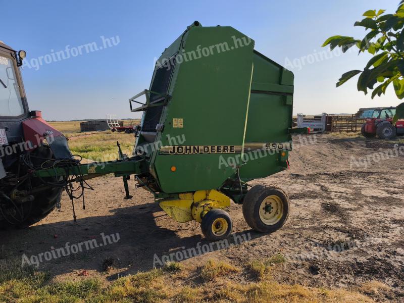 John Deere 590 bálázó