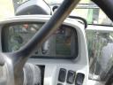 Deutz-Fahr K100 traktor Stoll homlokrakodóval