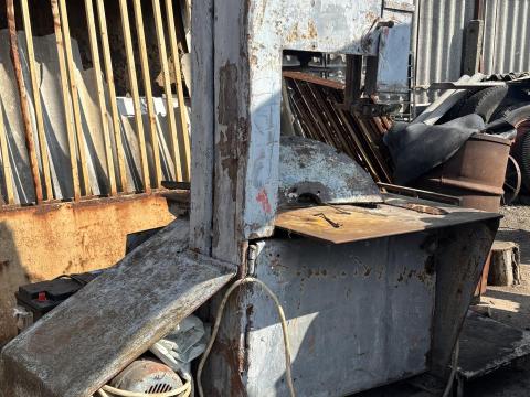 Szalagfűrész 700-as tárcsa átmérővel