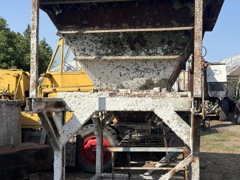 Zsákadagoló tartály 3 m³