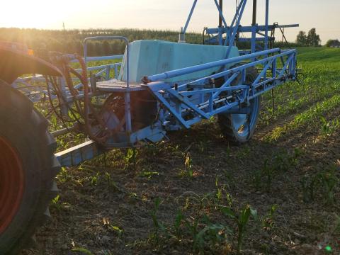 Berthoud V ST 20 szántóföldi permetező, 2000 l-es tartály, 18 m-es keret Berthoud V ST 20 szántóföldi permetező, 2000 l-es tartály, 18 m-es keret