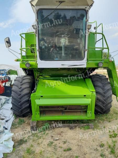 Claas Dominator 106