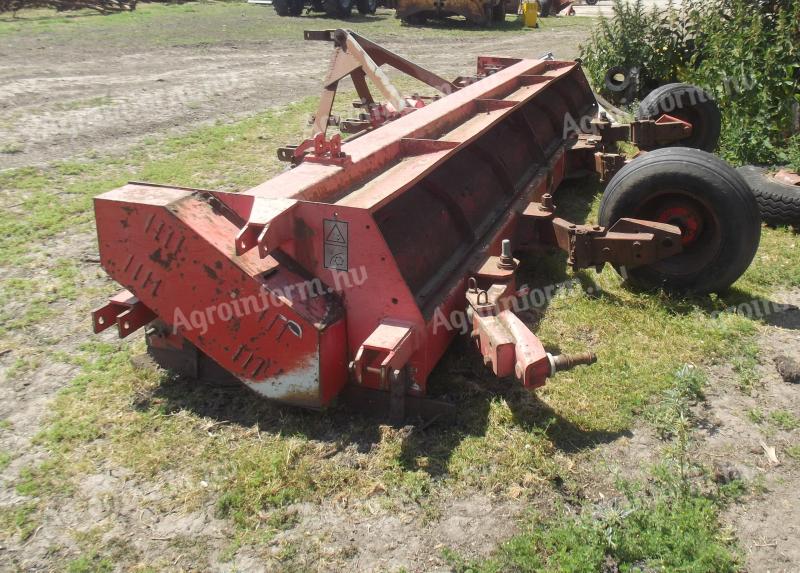 Kuhn 4,5 m-es vízszintes tengelyű szárzúzó eladó