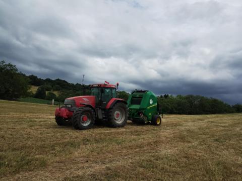 Bálázást vállalok Bálázást vállalok