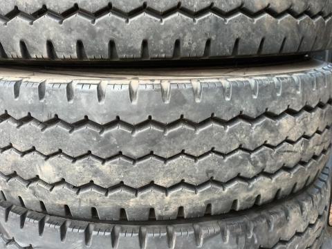 Teherautó gumik, 6 db Bridgestone M840, méret: 295/80R22.5 Teherautó gumik, 6 db Bridgestone M840, méret: 295/80R22.5