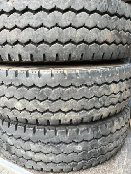 Teherautó gumik, 6 db Bridgestone M840, méret: 295/80R22.5