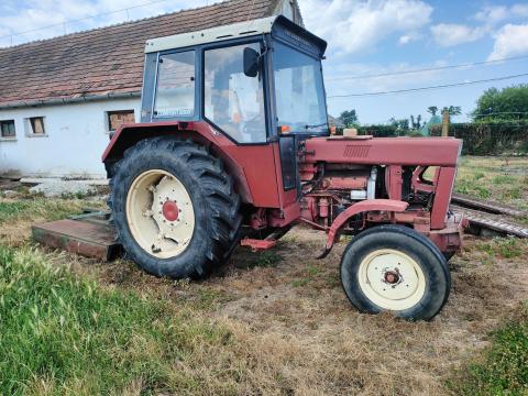 Eladó IH 744 STAVOSTROJ MIDLUM motorhibás!!! Eladó IH 744 STAVOSTROJ MIDLUM motorhibás!!!