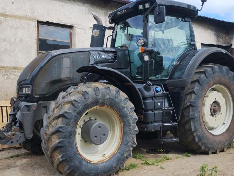 Eladó Valtra S353 traktor, hátsó kormányművel, kevés motorórával