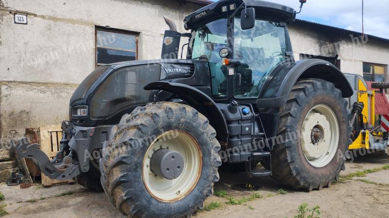 Eladó Valtra S353 traktor, hátsó kormányművel, kevés motorórával