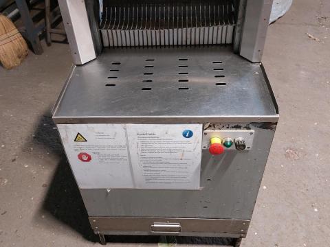 Kenyérszeletelő gép Kenyérszeletelő gép