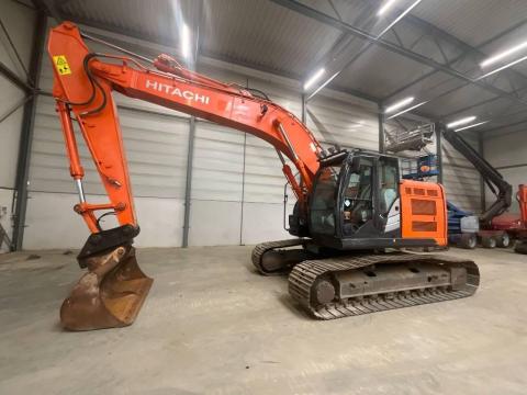 Hitachi ZX 225 US R LC-5 / 2016 / 10.563 h üzemóra / Lízing 20%-tól Hitachi ZX 225 US R LC-5 / 2016 / 10.563 h üzemóra / Lízing 20%-tól