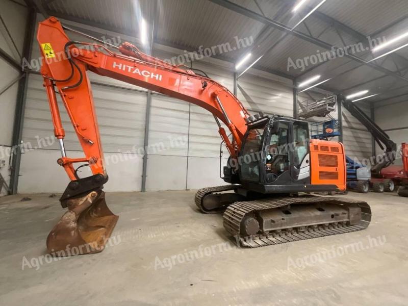 Hitachi ZX 225 US R LC-5 / 2016 / 10.563 h üzemóra / Lízing 20%-tól