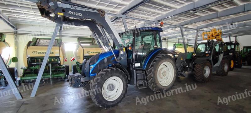 Valtra A 104 Quicke homlokrakodó