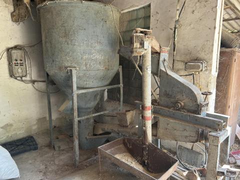 Takarmánykeverő és daráló eladó Takarmánykeverő és daráló eladó