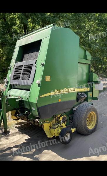 John Deere bálázó