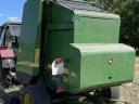 John Deere bálázó