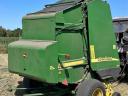 John Deere bálázó