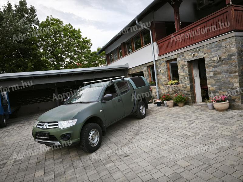 Akció! Mitsubishi L200 osztrák matt zöld honvédségi, katonai klímás, vonóhoroggal, 2700 kg, klíma