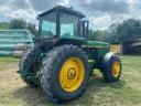 John Deere 4650, Powershift 15/4 váltó,  6 hengeres motor,  kapcsos ikerkerékkel
