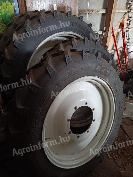 2 pár BKT művelőkerék 300/85R42 és 270/95R32 méretben