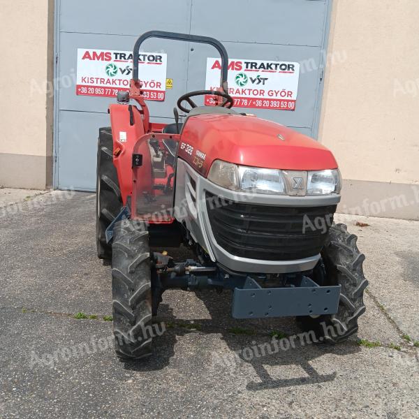 Yanmar EF328 szervokormányos,  28 lóerős,  irányváltós,  4x4 hajtású kistraktor