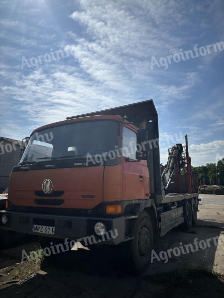 Tatra 815 rakoncás rönkszállító,  Loglift 105 Z fás daruval,  6x6